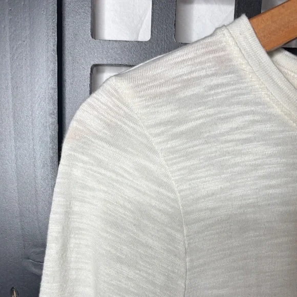 🤍 Talbots Cream Embroidered Peacock Floral Top Petite Long Sleeve 🤍 - Picture 5 of 14